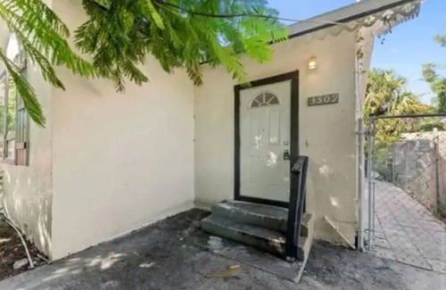 Old Northwood Historic District Casa | Entire Home Close to the Beach and City Center!