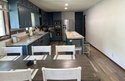 Oberlin Casa | Entire home in a country town!