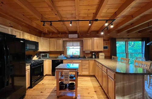 Sweetbriar Farms Casa | Entire home in Lake Lure, North Carolina, United States