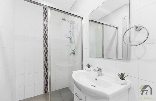 Lidcombe Apartamento | Entire Home in Lidcombe- New