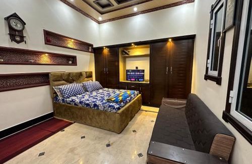 Peshawar Apartamento | Entire Home in Peshawar Gulbahar