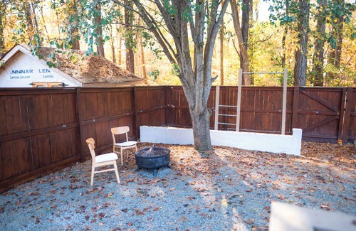 Durham Casa | Entire home in RTP near Duke, fenced backyard