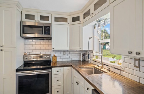 Hobe Sound Casa | Entire Home ~ Pool ~ 1 Mile From Beach