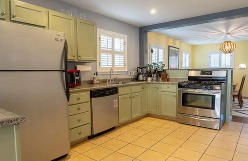 Rosewood Casa | Entire Home w/ View in East ATX - Patio - Parking