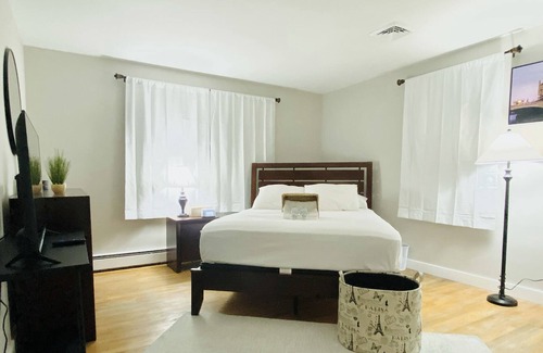 Elizabethtown Casa | Entire Home With Gameroom and Nissley Vineyards Experience!