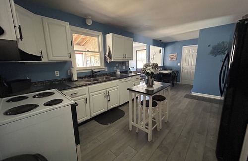 Westerly Casa | Entire house 2 miles to Misquamicut Beach- Sleeps 10!