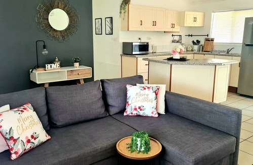 Springwood Casa | Entire house between Brisbane and Gold Cast