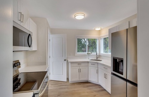 Haller Lake Casa | Entire House- Conveniently Located with Ample Parking