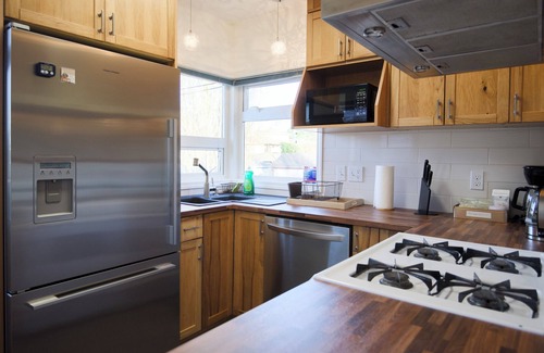 Renfrew-Collingwood Casa | Entire House in East Van Close to Skytrain Station