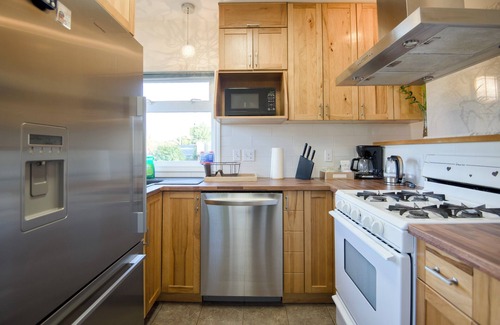 Renfrew-Collingwood Casa | Entire House in East Van Close to Skytrain Station