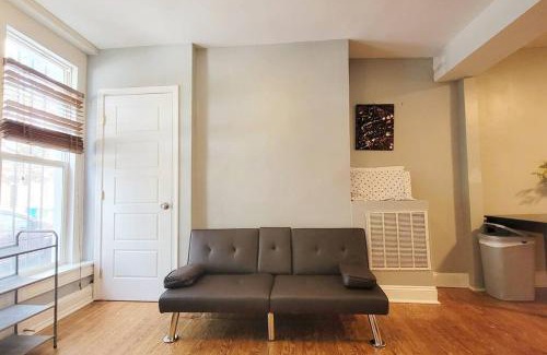 Downtown Baltimore Apartamento | Entire House King Bed near Downtown Free Parking