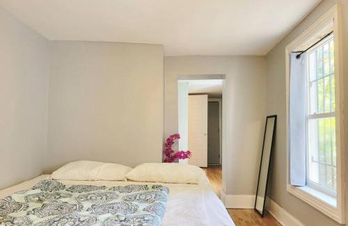 Downtown Baltimore Apartamento | Entire House King Bed near Downtown Free Parking