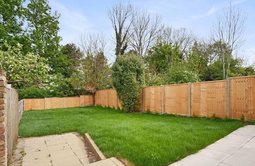London Borough of Bromley Casa | Entire House - Large 3 Bedroom House with Garden - Orpington