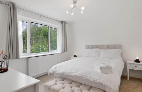 London Borough of Bromley Casa | Entire House - Large 3 Bedroom House with Garden - Orpington