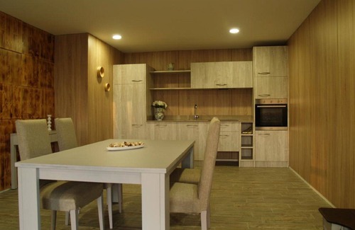 Esposende Cabaña | Entire House Small Farm-1