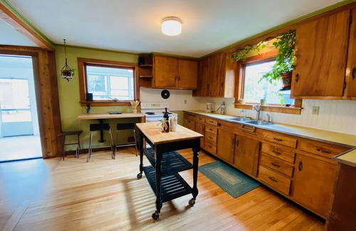 Eastern Vermont Casa | Entire house w/ hot tub close to Stowe: Yaya's Place