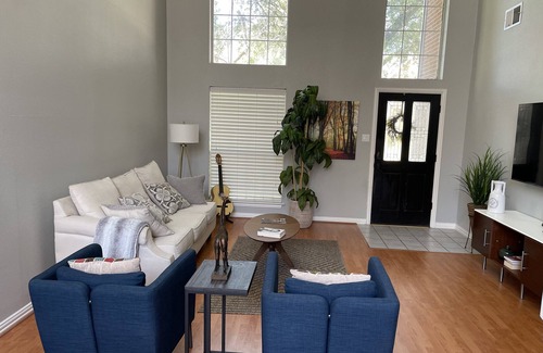 Valley Ranch Casa | Entire House W/king Bed 10Mins from DFW Airport