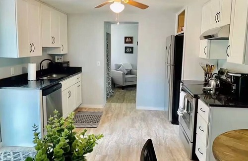 Town of Richmond Casa | Entire House with private lake access and hot tub!