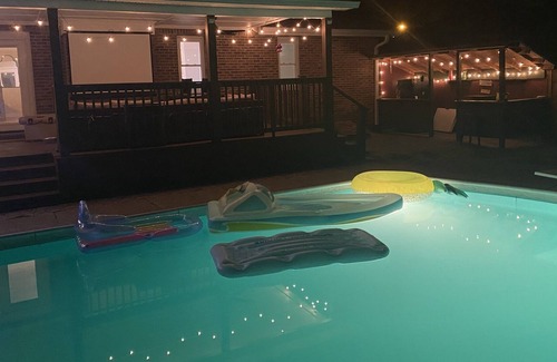 Bowling Green Casa | Entire House with Inground Pool and Backyard Oasis