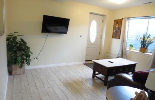 West Valley City Casa | Entire Huge Basement! Fast Wifi! Private Entrance!