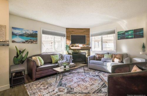 Harvie Heights Apartamento | Entire Lovely Townhouse Mountain View!