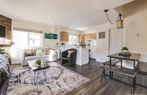 Harvie Heights Apartamento | Entire Lovely Townhouse Mountain View!