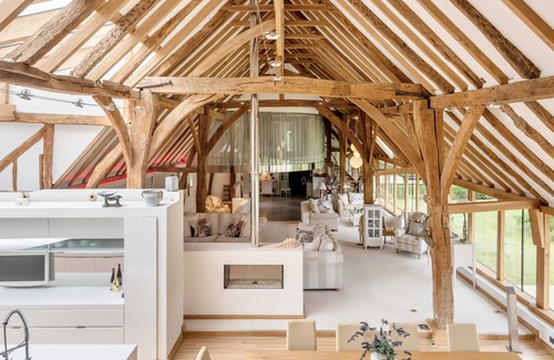 Canterbury Casa | Entire Lux Barn Lake and Garden - Canterbury, Kent