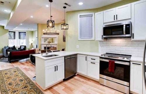 Truxton Circle Casa | Entire luxury,6Beds,3BR,Metro, No Parking