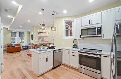 Truxton Circle Casa | Entire luxury,6Beds,3BR,Metro, No Parking