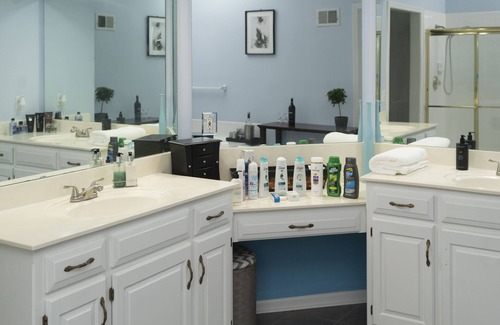 Olathe Casa | Entire Luxury Private Properties - With High 1Gig internet