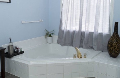 Olathe Casa | Entire Luxury Private Properties - With High 1Gig internet
