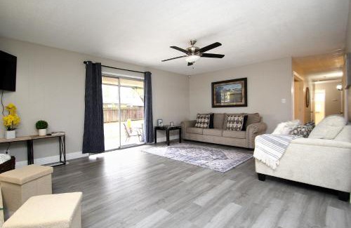 Raisin Casa | Entire Magill House by RiverPark