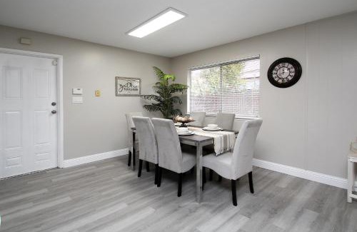 Raisin Casa | Entire Magill House by RiverPark