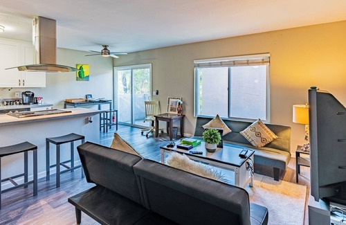 Mira Mesa Condominio | Entire Modern 2-BR Condo with Pool, Smart TV, Fast WiFi, Free Laundry & Parking