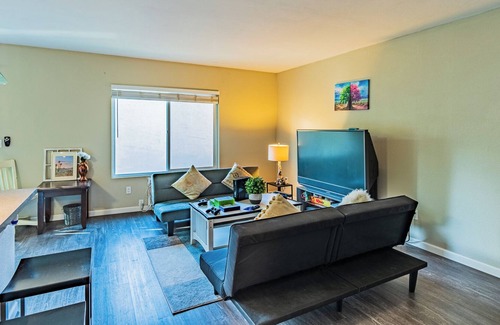 Mira Mesa Condominio | Entire Modern 2-BR Condo with Pool, Smart TV, Fast WiFi, Free Laundry & Parking
