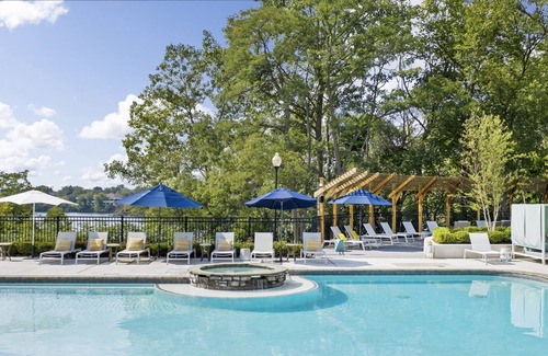 Northville Apartamento | Entire Modern Corporate 1 Br Apt-King Bed-Gym-Pool