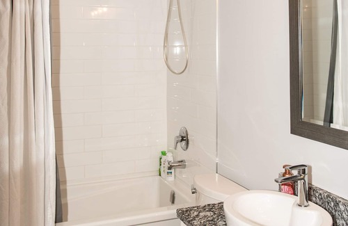 Kamloops Casa | Entire Modern Guest Suite- One Bedroom