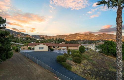 Jamul Casa | Entire Private 3BR-2Bth, Mountain View, Jetted Tub, 2500 sqft, King Bed,Garage, Available Now