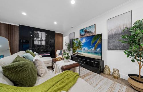 El Cajon Casa | Entire Private 4-BR House, w Hot Tub, King Bed, 80 TV, Gated Yard, Ranch Style, Available Now