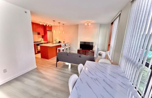 Coquitlam Apartamento | Entire Private Condo Unit, 1 parking space