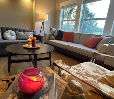 Englewood Casa | Entire Private Garden-Level Retreat