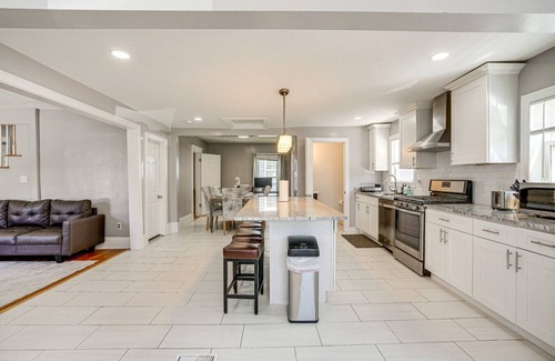 Lynn Casa | Entire Private home 3BDS 1 and half BTHS