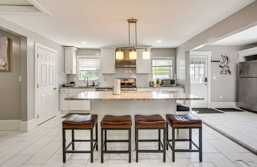 Lynn Casa | Entire Private home 3BDS 1 and half BTHS