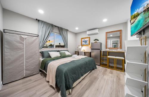 La Presa Casa | Entire Private Studio with 1 King Bed, Full Kitchen, Gated Yard, Available Now