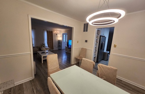 Calverton Casa | Entire property, 8bedrooms, 11 beds, Free Parking