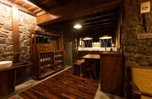 Udumbanchola Cabaña | Entire Property:1BHK Cottage with Attic,Kitchen & Sunset View Deck |Near Munnar