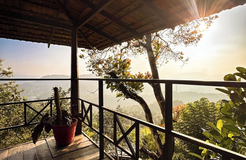 Udumbanchola Cabaña | Entire Property:1BHK Cottage with Attic,Kitchen & Sunset View Deck |Near Munnar