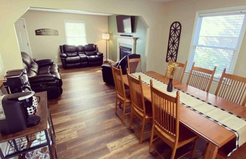 Lexington Casa | Entire residential home close to shopping, Keeneland, UK and airport.