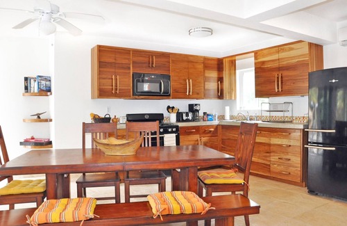 San Pedro Casa | 16 personas, incluye tours de snorkel y pesca de arrecife, resort completo
