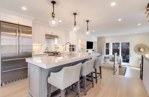 Old Town Alexandria Casa | Entire Riverside and Parkside Home in the Heart of Old Town, with Parking!
